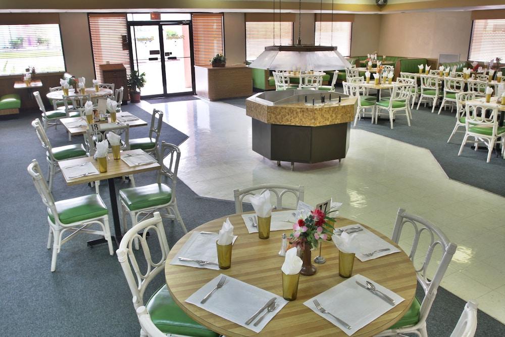 Castaways Resort And Suites Фрийпорт Екстериор снимка